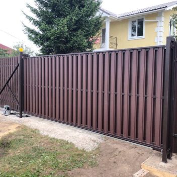 Ворота откатные из евроштакетника